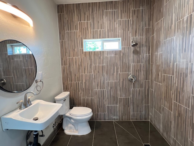 7013 N Maroa Ave, Pinedale, CA 93650 - bathroom featuring tile patterned floors, a tile shower, and plenty of natural light