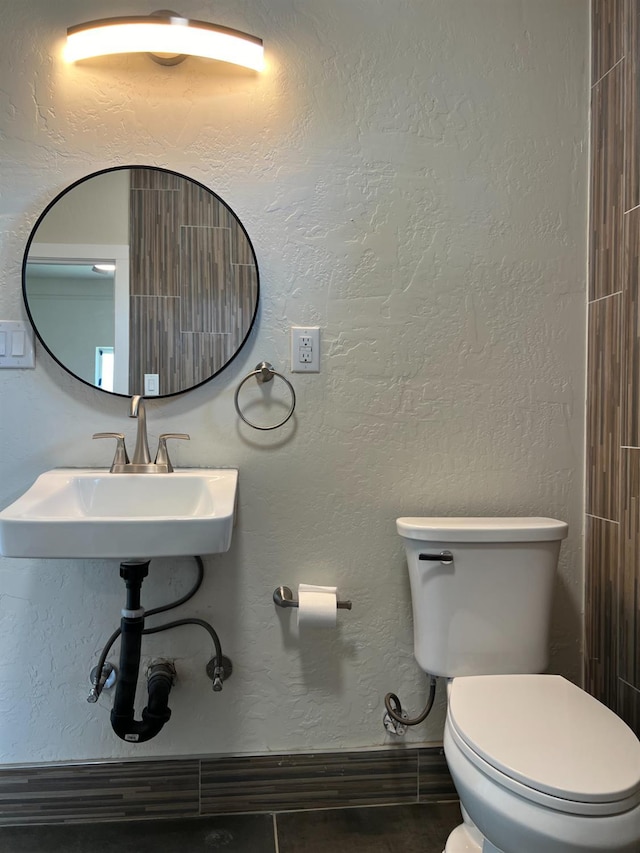 7013 N Maroa Ave, Pinedale, CA 93650 - bathroom featuring toilet and a sink