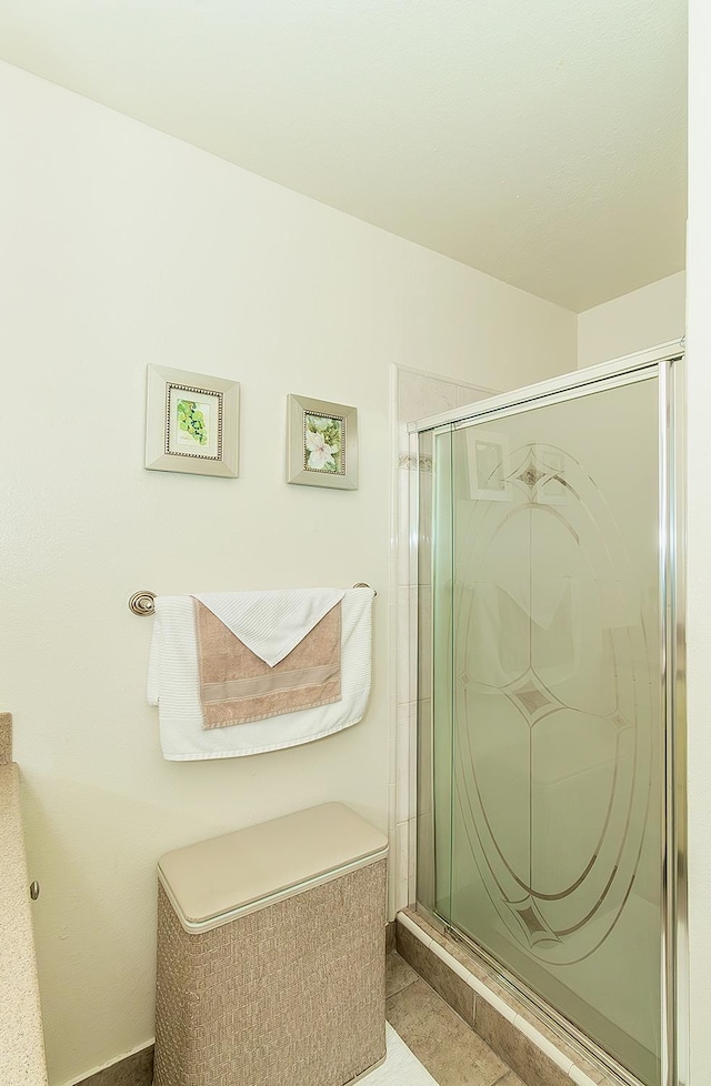 6338 N Maroa Ave Unit 115, Fresno, CA 93704 - full bathroom featuring a shower stall