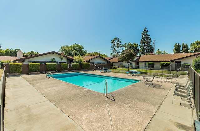 6338 N Maroa Ave Unit 115, Fresno, CA 93704 - community pool featuring a patio