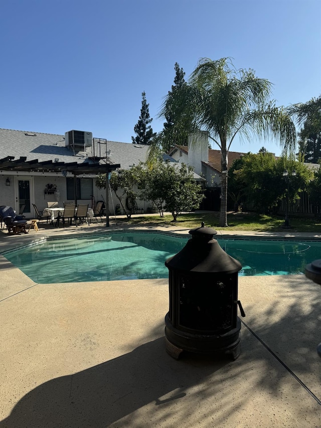 1723 Locust Ave, Clovis, CA 93611 - view of swimming pool with a patio and outdoor dining space