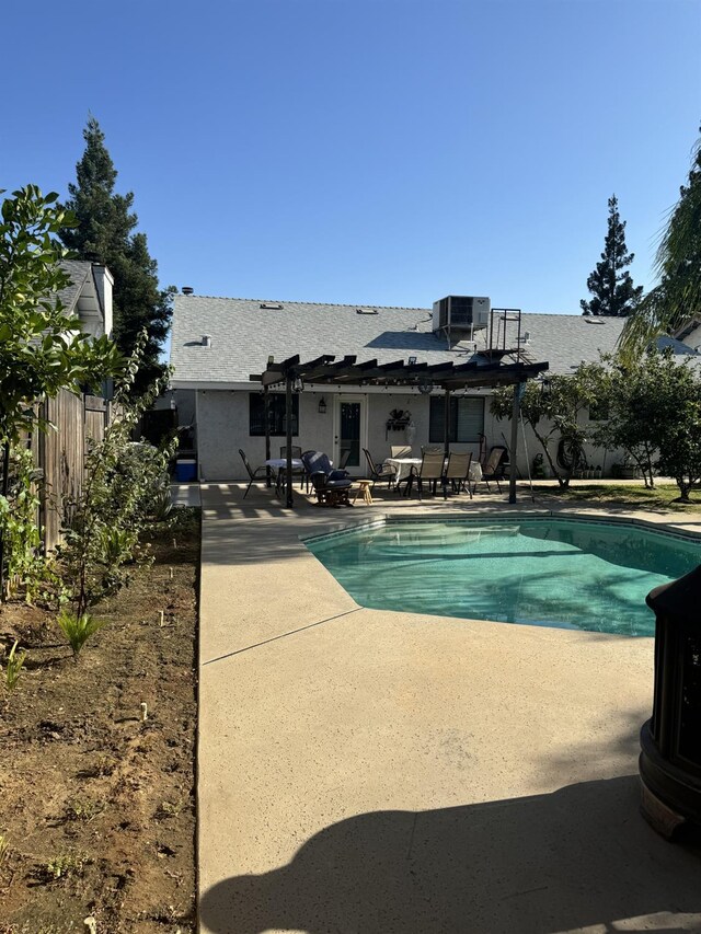 1723 Locust Ave, Clovis, CA 93611 - swimming pool featuring a patio