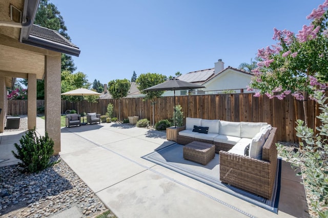 4994 W Minarets Ave, Fresno, CA 93722 - fenced backyard featuring outdoor lounge area and a patio area