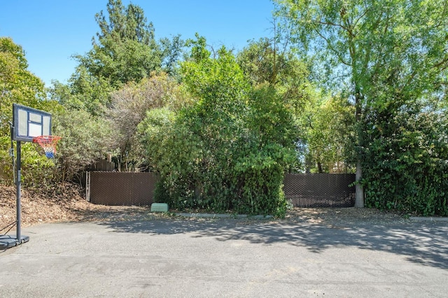 8298 N Calaveras St, Fresno, CA 93711 - view of patio featuring basketball hoop