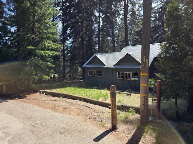 83703 Hazel, Wilsonia, CA 93633 - view of side of property featuring a metal roof