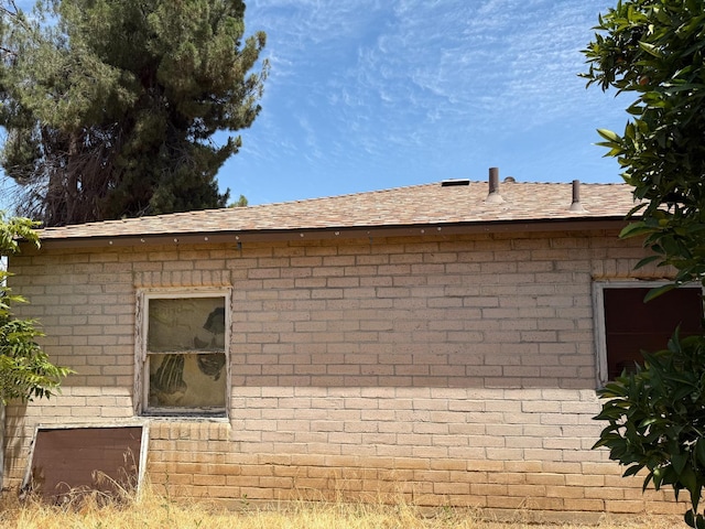 5561 E Indianapolis Ave, Fresno, CA 93727 - view of side of property with brick siding