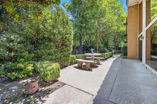 5630 N El Adobe Dr, Fresno, CA 93711 - view of patio / terrace