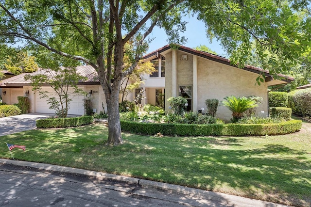5630 N El Adobe Dr, Fresno, CA 93711 - view of front of home with stucco siding, a garage, a tiled roof, and a front yard