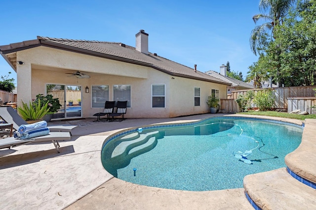8194 N 5th St, Fresno, CA 93720 - view of pool featuring ceiling fan, a fenced backyard, and a patio