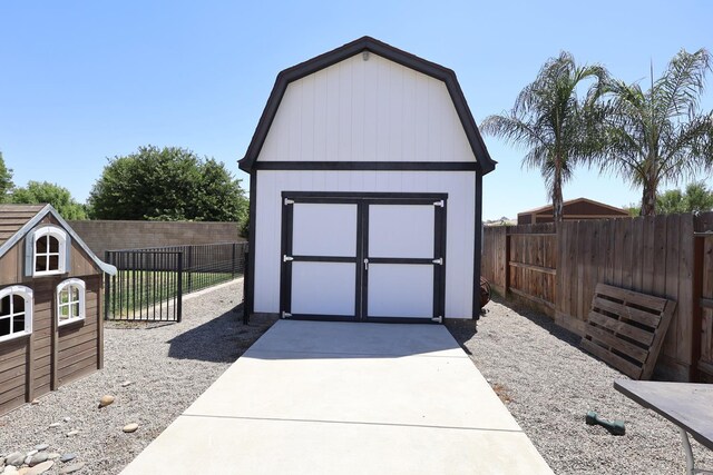 879 Hermosa Ave, Clovis, CA 93619 - view of shed with a fenced backyard