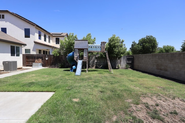 879 Hermosa Ave, Clovis, CA 93619 - fenced backyard with a playground