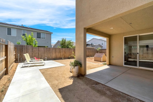 4086 Dennis Ave, Clovis, CA 93619 - fenced backyard with a patio area