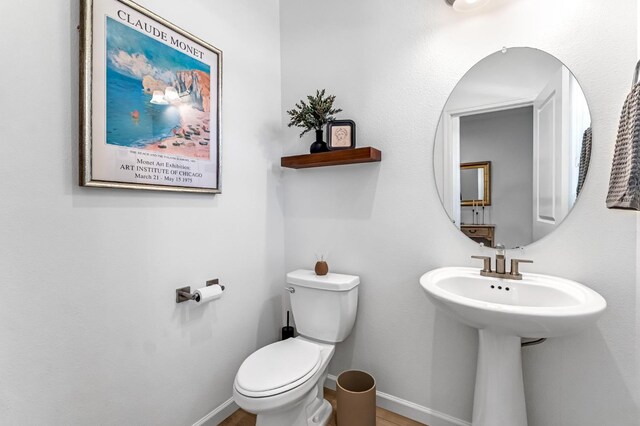 4086 Dennis Ave, Clovis, CA 93619 - half bath with toilet and baseboards