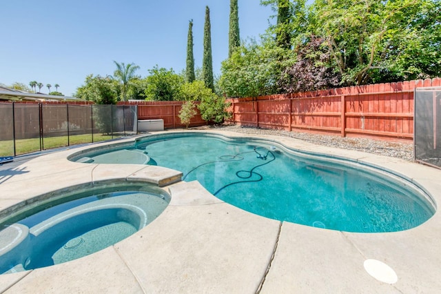 564 S Duke Ave, Fresno, CA 93727 - view of swimming pool with a fenced backyard and a pool with connected hot tub