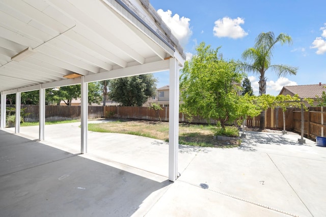 2720 San Jose Ave, Clovis, CA 93611 - fenced backyard with a patio