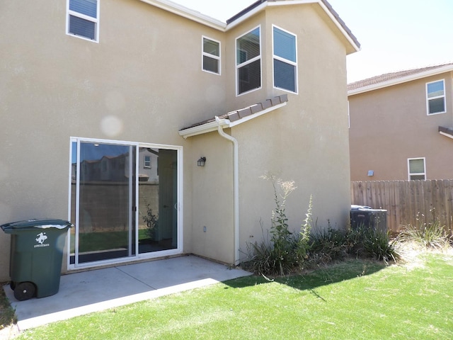 3725 Graystoke Way, Clovis, CA 93619 - rear view of property with stucco siding and a patio area