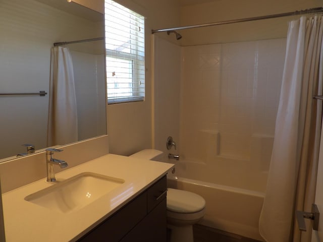 3725 Graystoke Way, Clovis, CA 93619 - bathroom with vanity and shower / bath combo