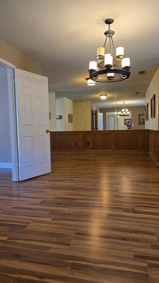 1386 E El Paso Ave, Fresno, CA 93720 - unfurnished room featuring a chandelier and dark wood-style floors