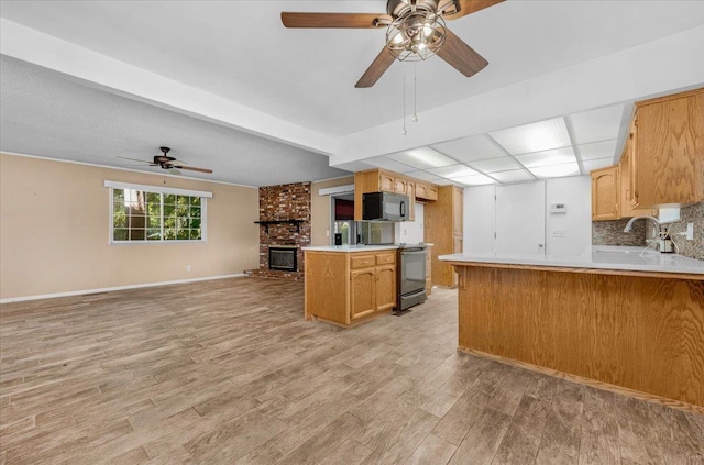 1649 W Menlo, Fresno, CA 93711 - kitchen featuring black appliances, a peninsula, ceiling fan, open floor plan, and light wood-type flooring
