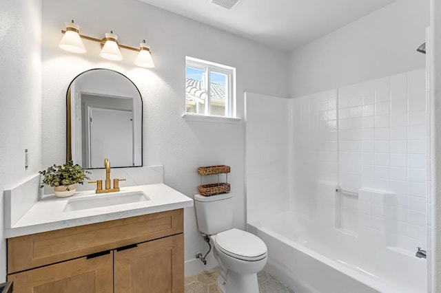 1033 Cypress Ct, Madera, CA 93637 - full bath featuring vanity and  shower combination