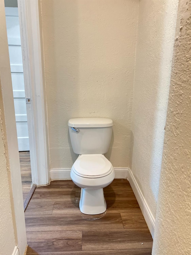 2405 E White Ave, Fresno, CA 93701 - bathroom with wood finished floors and a textured wall