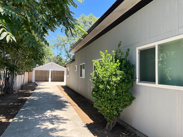2405 E White Ave, Fresno, CA 93701 - view of side of property featuring a garage