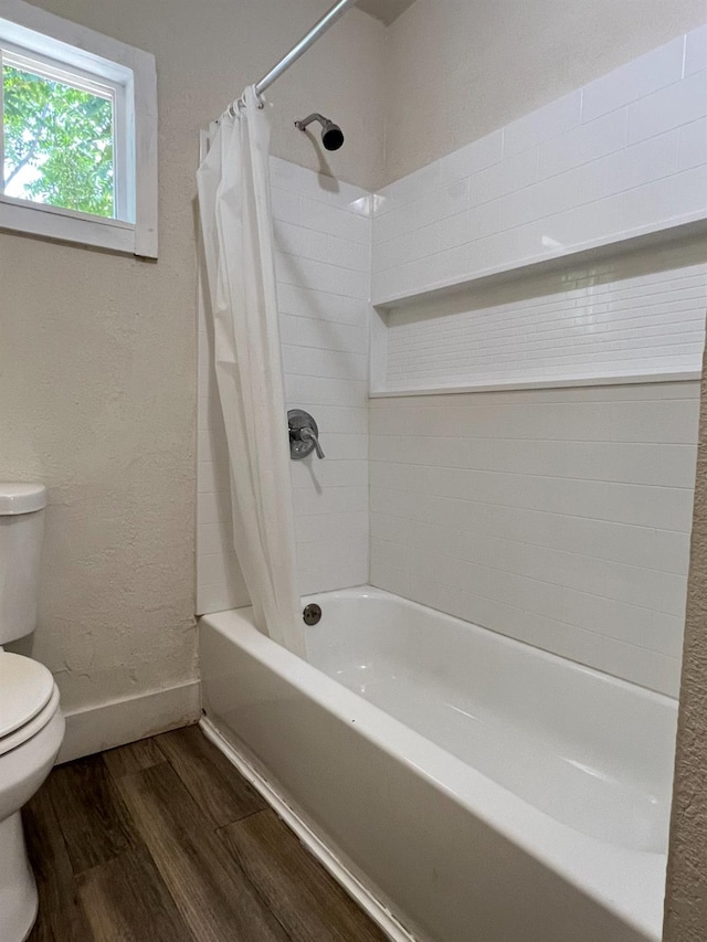 2405 E White Ave, Fresno, CA 93701 - full bath with wood finished floors and shower / bath combo