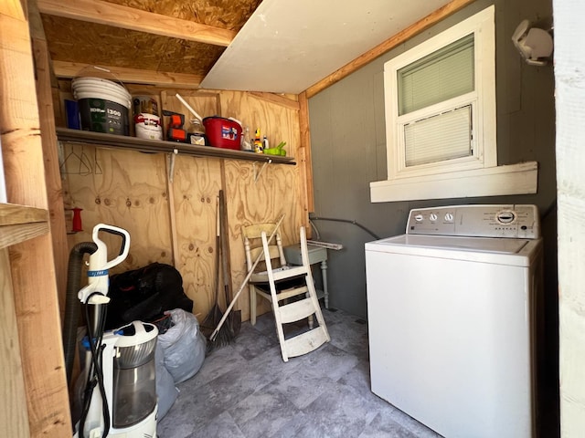 2405 E White Ave, Fresno, CA 93701 - washroom with washer / dryer
