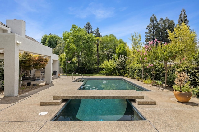 2734 W Bluff Ave, Fresno, CA 93711 - outdoor pool featuring a patio