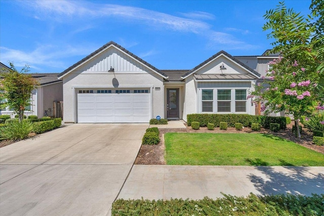 2062 N Osmun Ave, Clovis, CA 93619 - single story home featuring driveway, an attached garage, a standing seam roof, a front yard, and a metal roof
