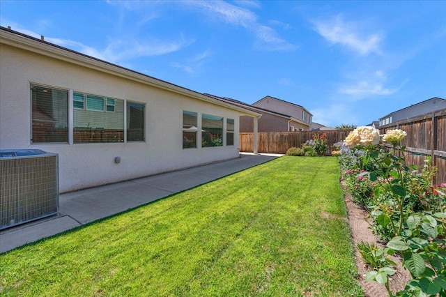 2062 N Osmun Ave, Clovis, CA 93619 - fenced backyard featuring a patio