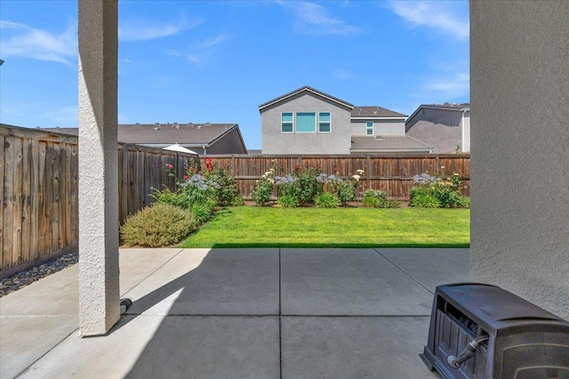 2062 N Osmun Ave, Clovis, CA 93619 - fenced backyard with a patio