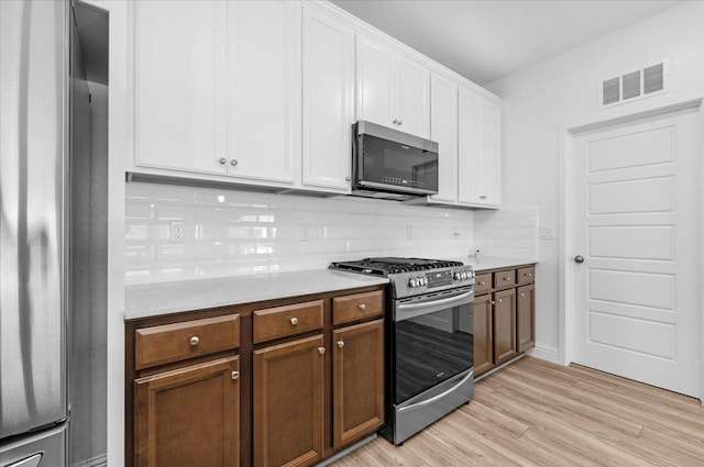 2062 N Osmun Ave, Clovis, CA 93619 - kitchen with stainless steel appliances, tasteful backsplash, light wood-type flooring, and light countertops