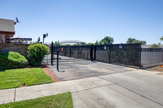 5090 N College Ave Unit 103, Fresno, CA 93704 - view of gate