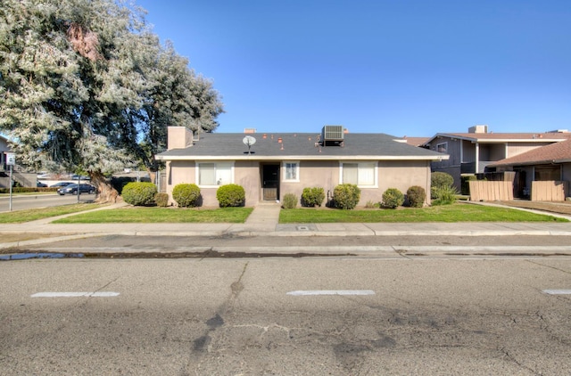 591 W Ashlan Ave, Clovis, CA 93612 - view of front facade with stucco siding