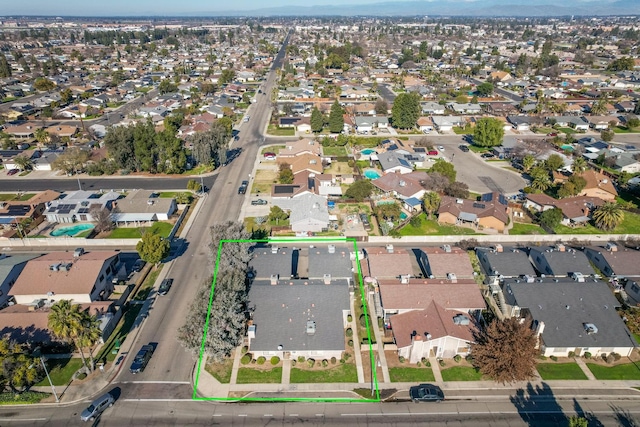 591 W Ashlan Ave, Clovis, CA 93612 - aerial view of property and surrounding area featuring property parcel outlined and nearby suburban area