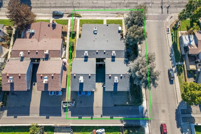 591 W Ashlan Ave, Clovis, CA 93612 - aerial view of residential area featuring property parcel outlined