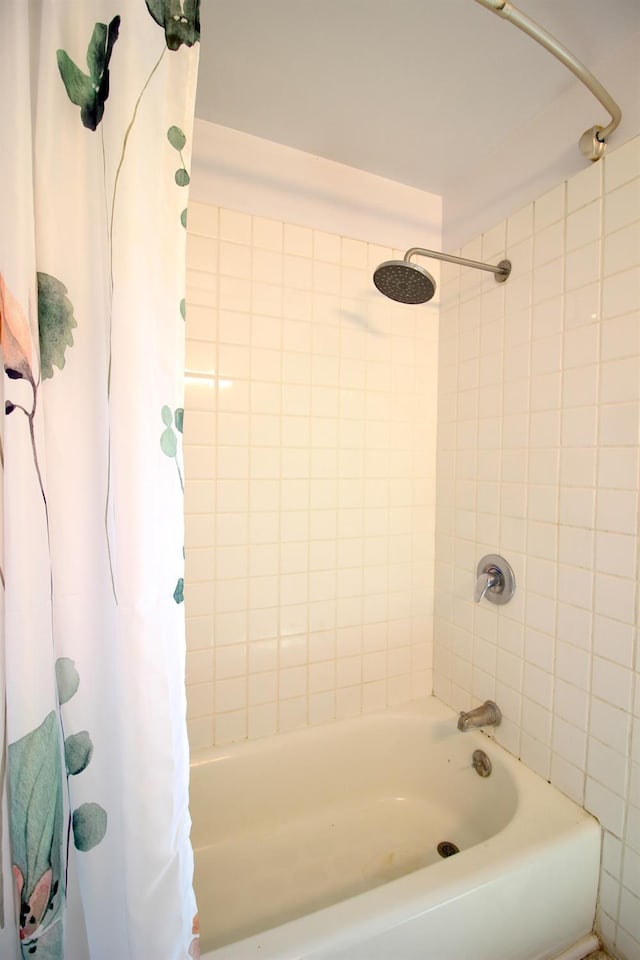 3377 E Richert Ave, Fresno, CA 93726 - bathroom featuring shower / bath combo