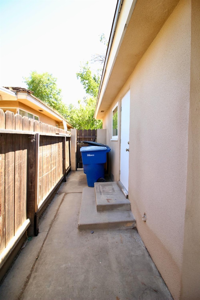 3377 E Richert Ave, Fresno, CA 93726 - view of patio / terrace