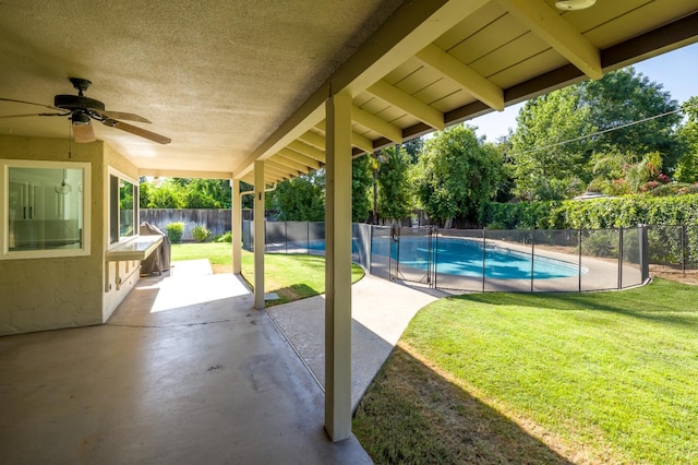 2805 W Spruce Ave, Fresno, CA 93711 - fenced backyard with a ceiling fan and a patio