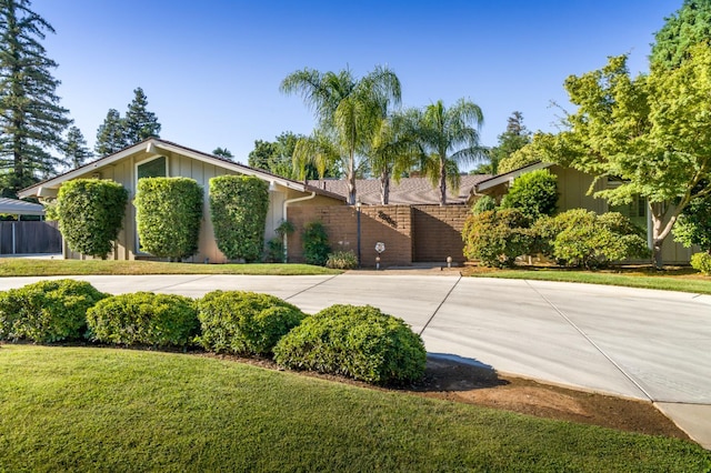 2805 W Spruce Ave, Fresno, CA 93711 - view of front of home featuring board and batten siding