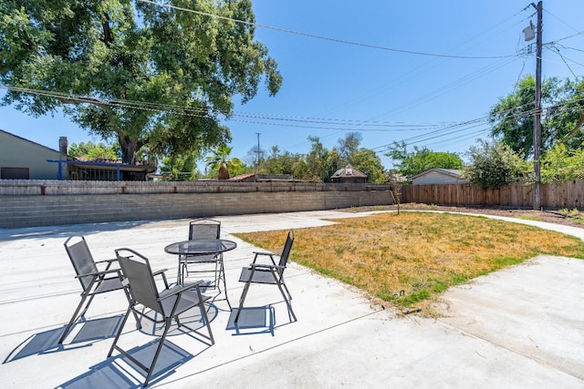 1383 N Safford Ave, Fresno, CA 93728 - fenced backyard featuring a patio