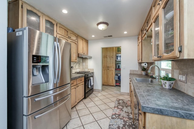 10311 E San Jose Ave, Clovis, CA 93619 - kitchen featuring appliances with stainless steel finishes, under cabinet range hood, dark countertops, backsplash, and light tile patterned flooring