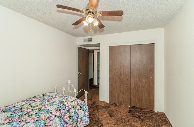 4368 N Hughes Ave, Fresno, CA 93705 - bedroom with carpet flooring, a closet, a textured ceiling, and ceiling fan