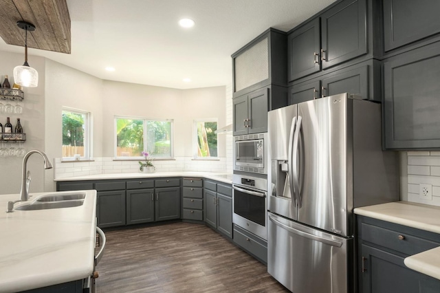 632 W Palo Alto Ave, Clovis, CA 93612 - kitchen featuring stainless steel appliances, tasteful backsplash, recessed lighting, dark wood-type flooring, and decorative light fixtures