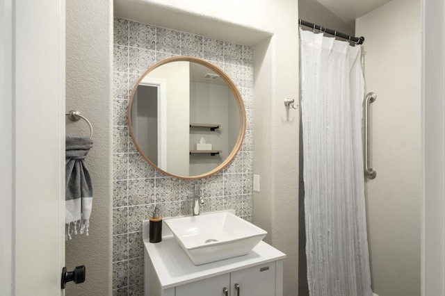 632 W Palo Alto Ave, Clovis, CA 93612 - bathroom featuring vanity and tile walls