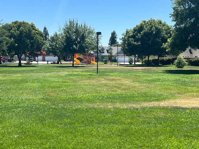 212 W Everglade Ave, Clovis, CA 93619 - view of property's community with a lawn