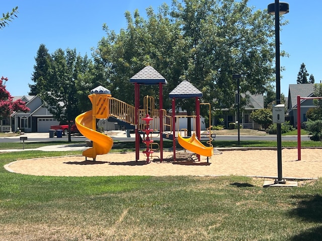 212 W Everglade Ave, Clovis, CA 93619 - community playground featuring a yard