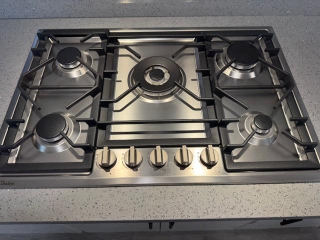 3922 E Lyell Ave, Fresno, CA 93702 - detailed view of stainless steel gas stovetop