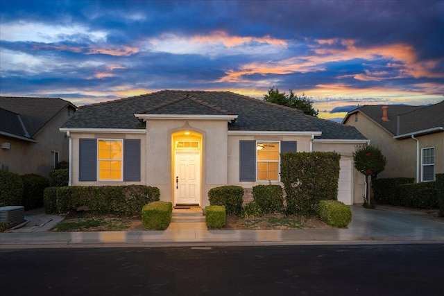 1935 N Glen Alva Ln, Clovis, CA 93619 - traditional-style home featuring a garage, stucco siding, concrete driveway, and roof with shingles